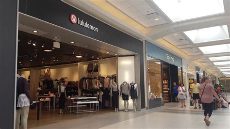 lululemon outlet malls.